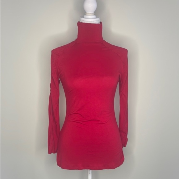 Arden B. Red Turtleneck Women's Top - Picture 1 of 10